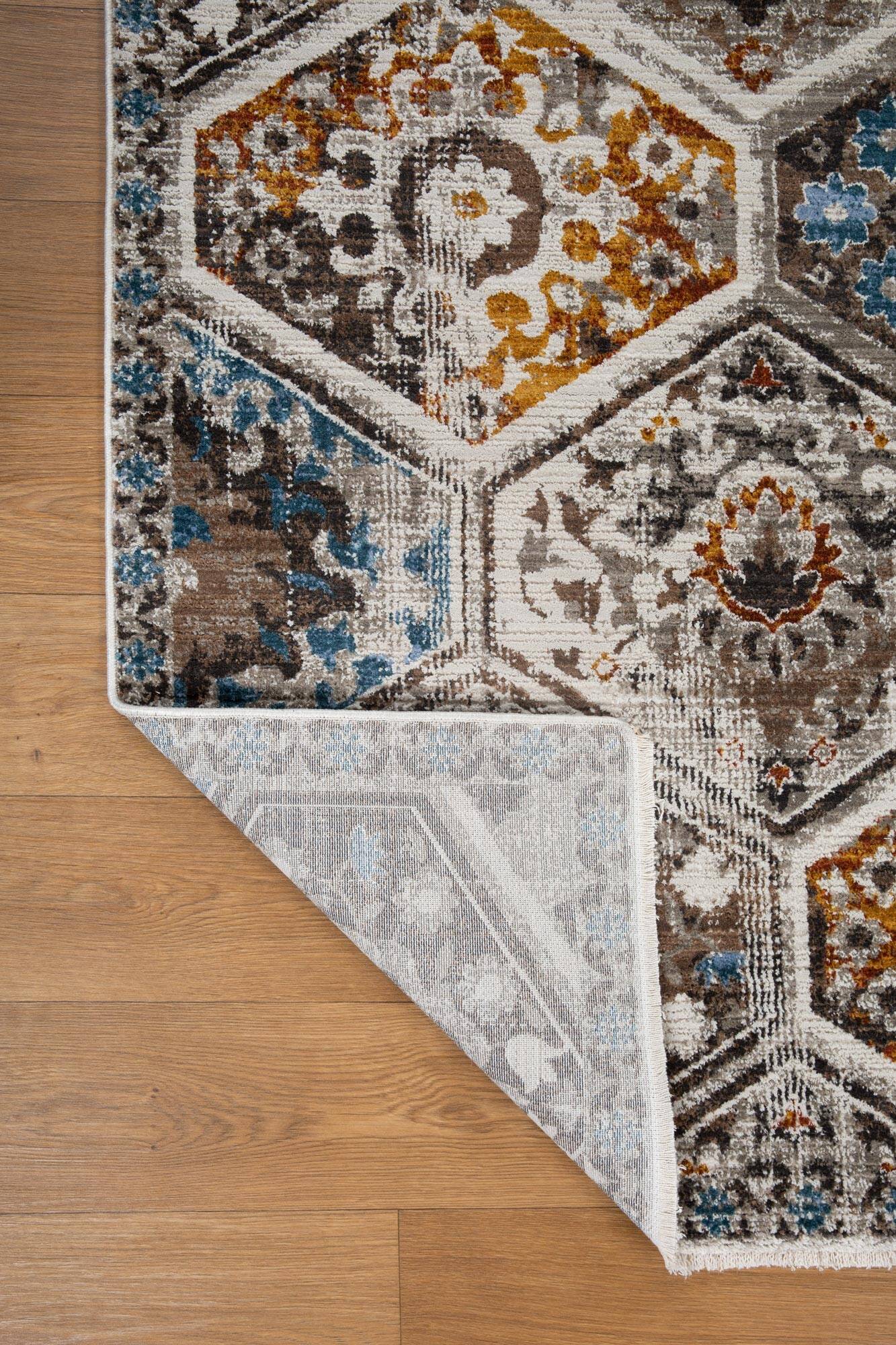 Lukas Traditional Geometric Rug