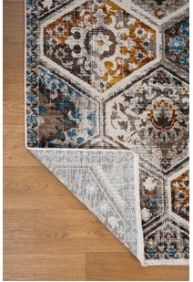 Lukas Traditional Geometric Rug