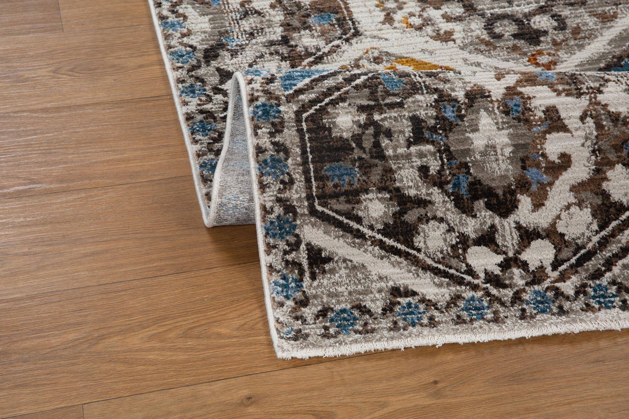 Lukas Traditional Geometric Rug