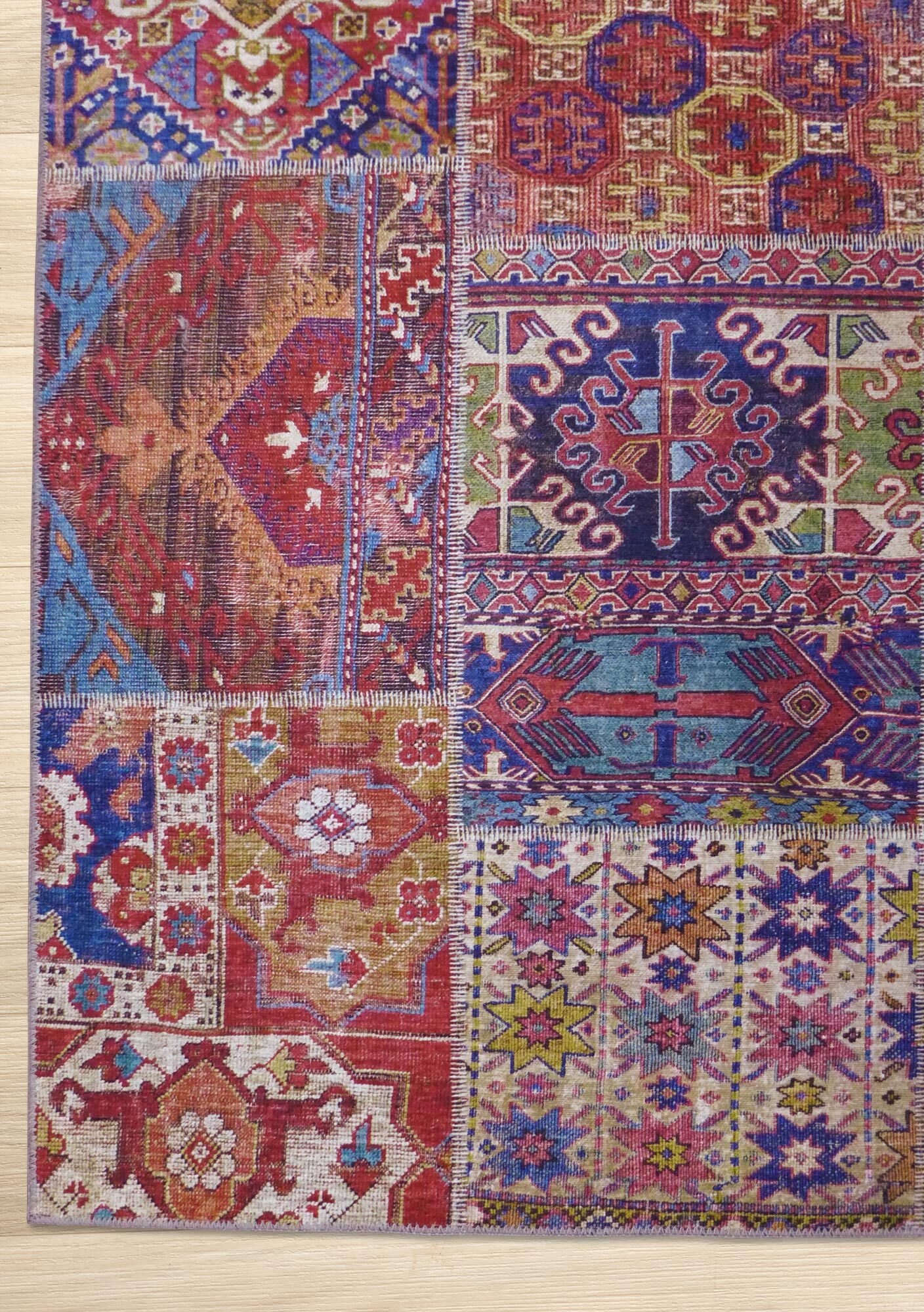 Noble Traditional Patchwork Rug 