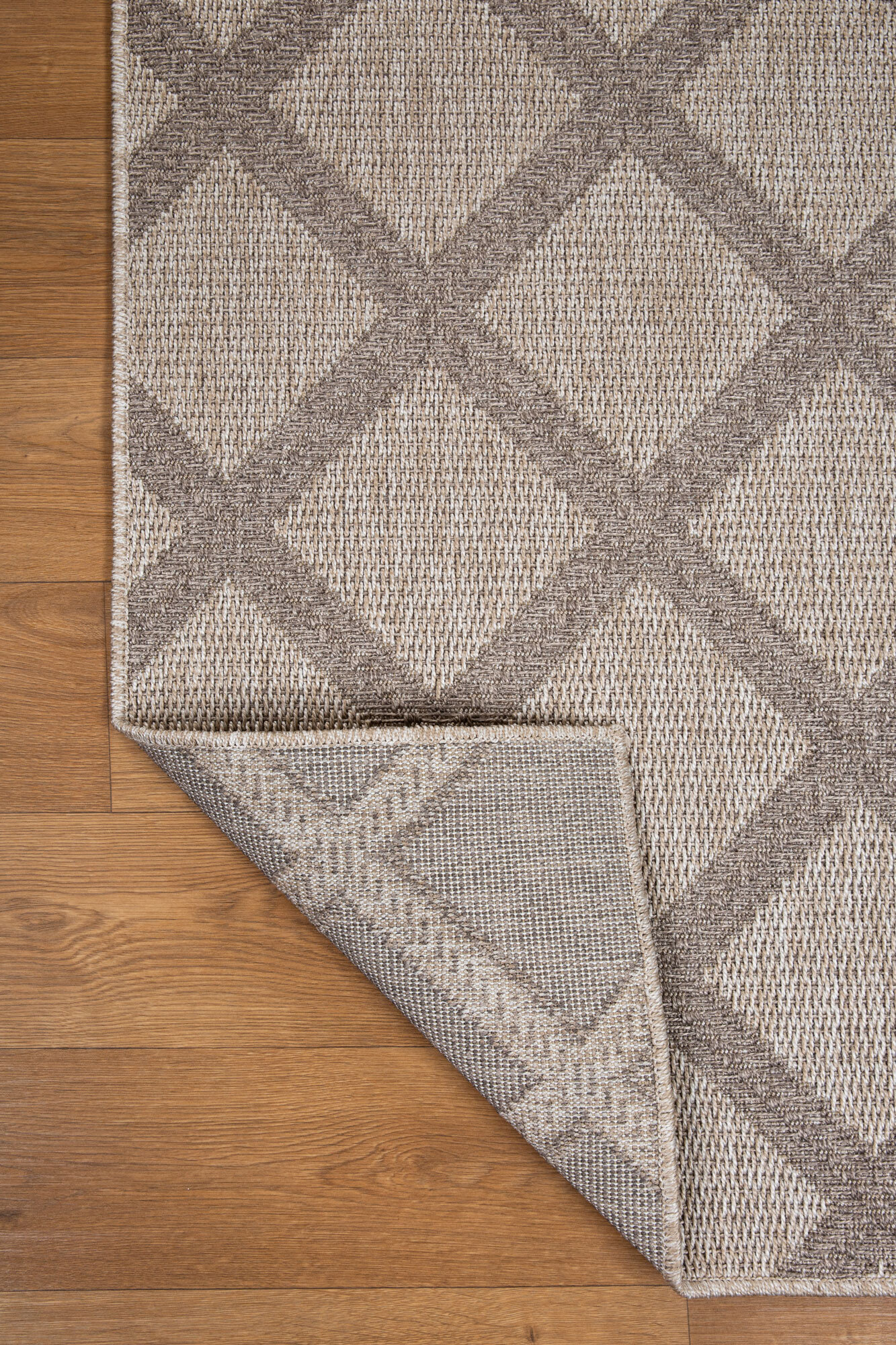 Mika Diamond Trellis Patio Rug