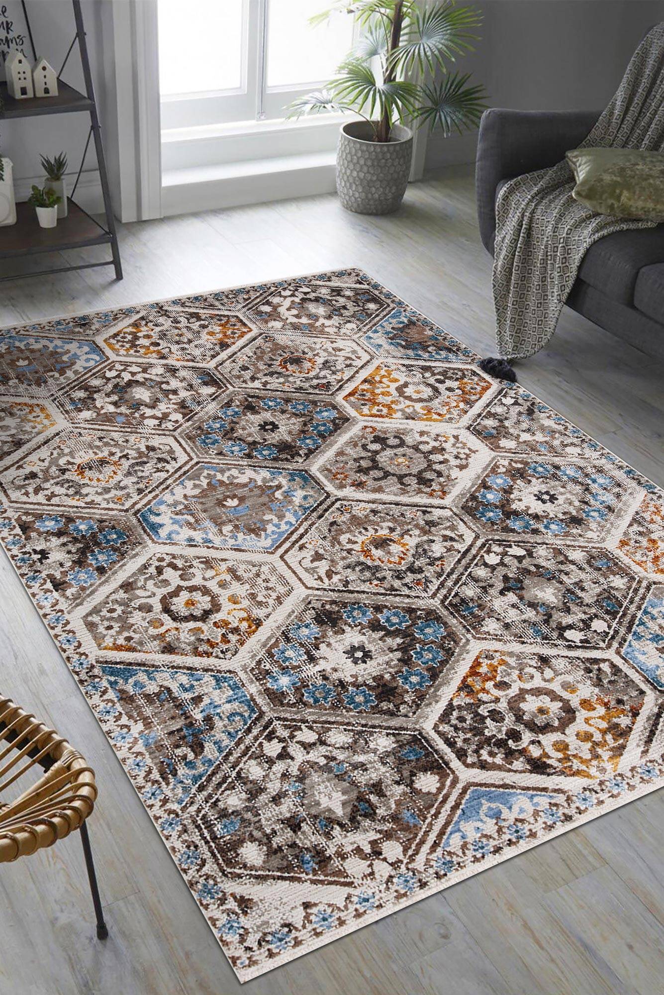 Lukas Traditional Geometric Rug