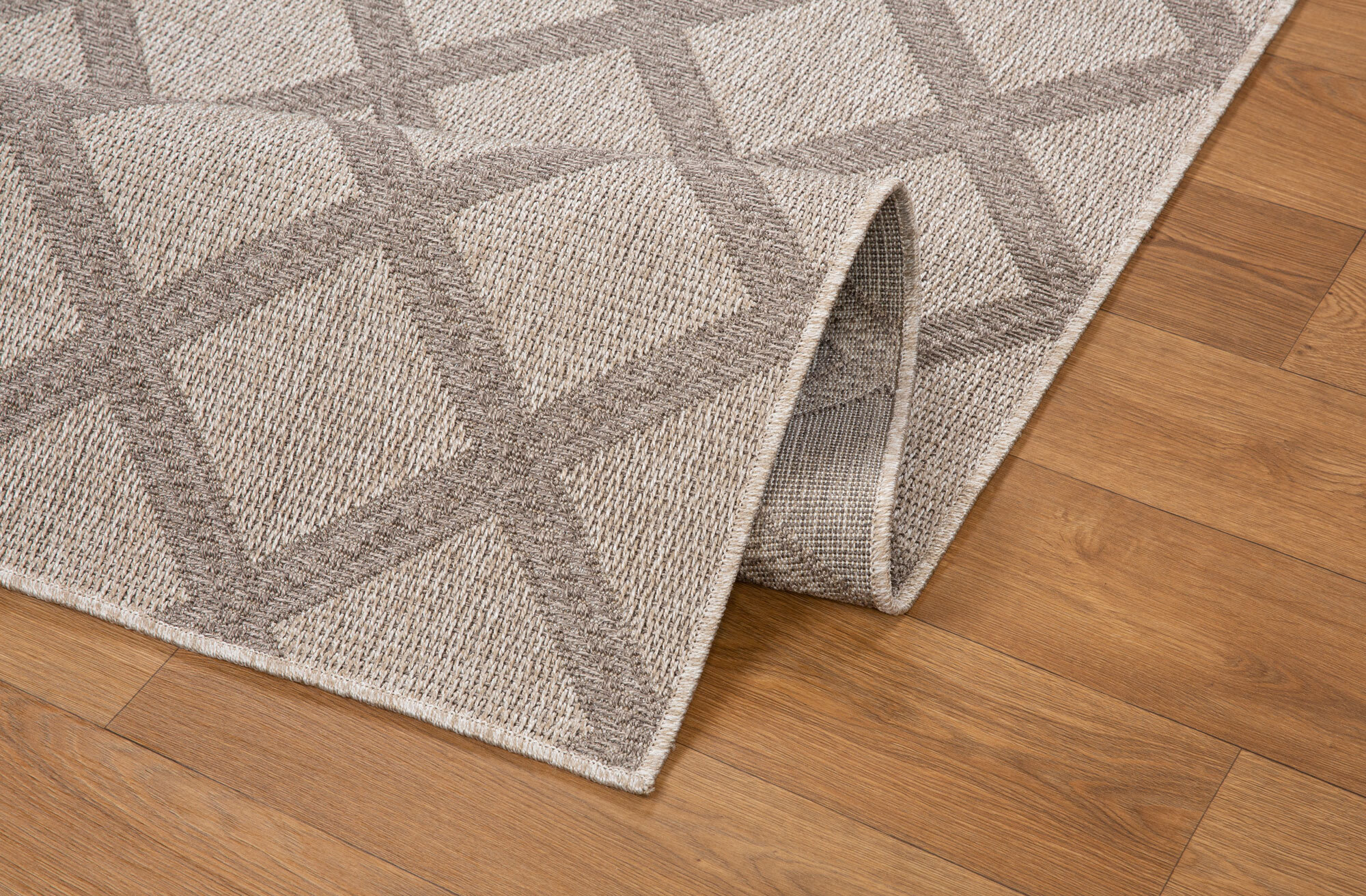 Mika Diamond Trellis Patio Rug