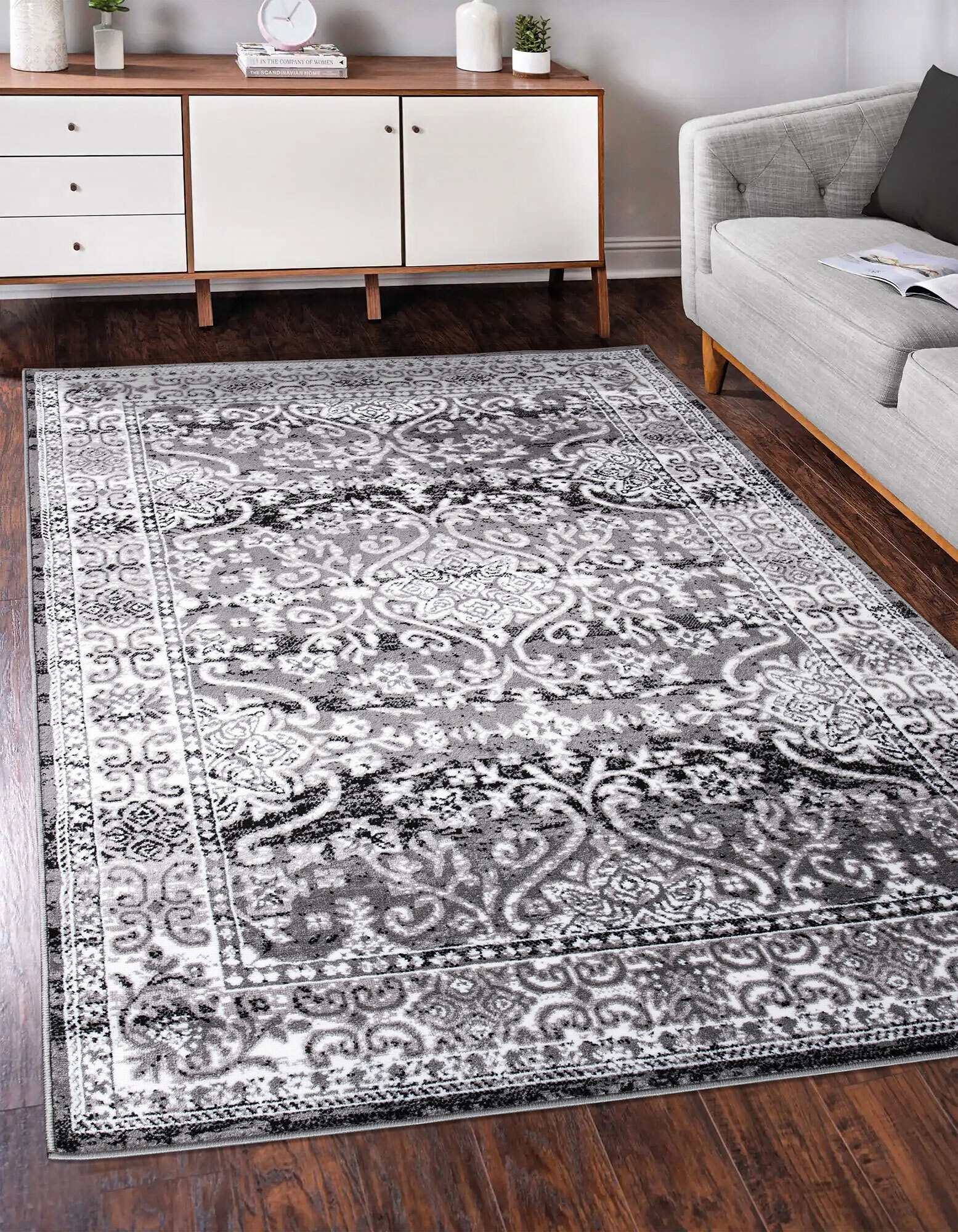 Toni Traditional Border Rug