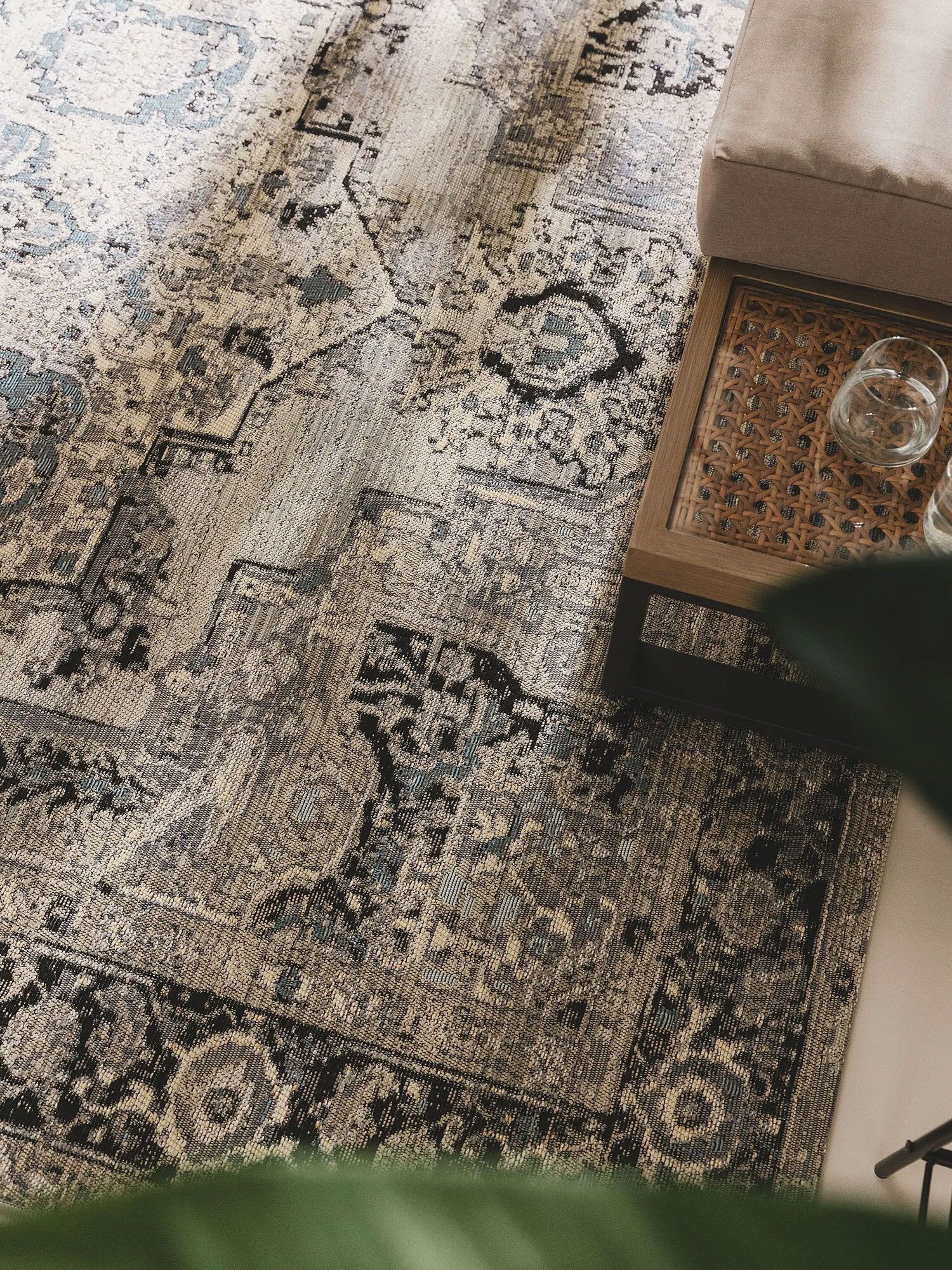 Aperto Medallion Flatweave Rug