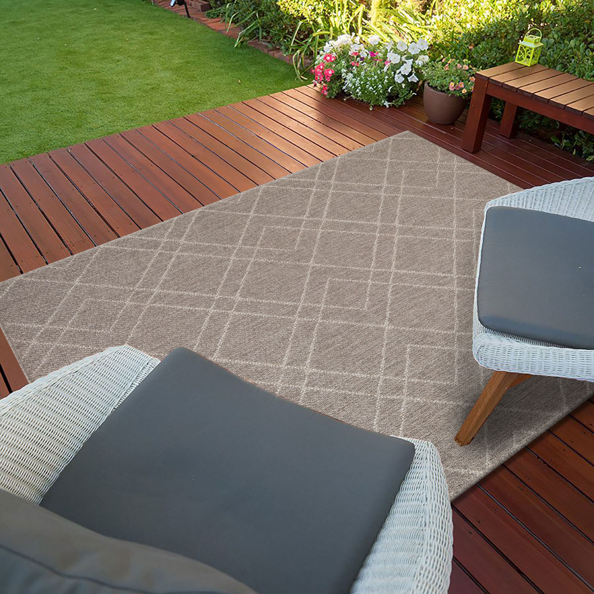 Mika Diamond Design Patio Rug