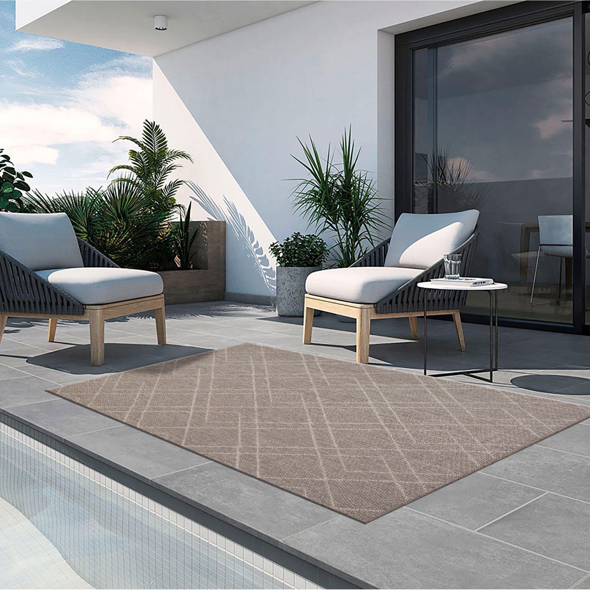 Mika Diamond Design Patio Rug