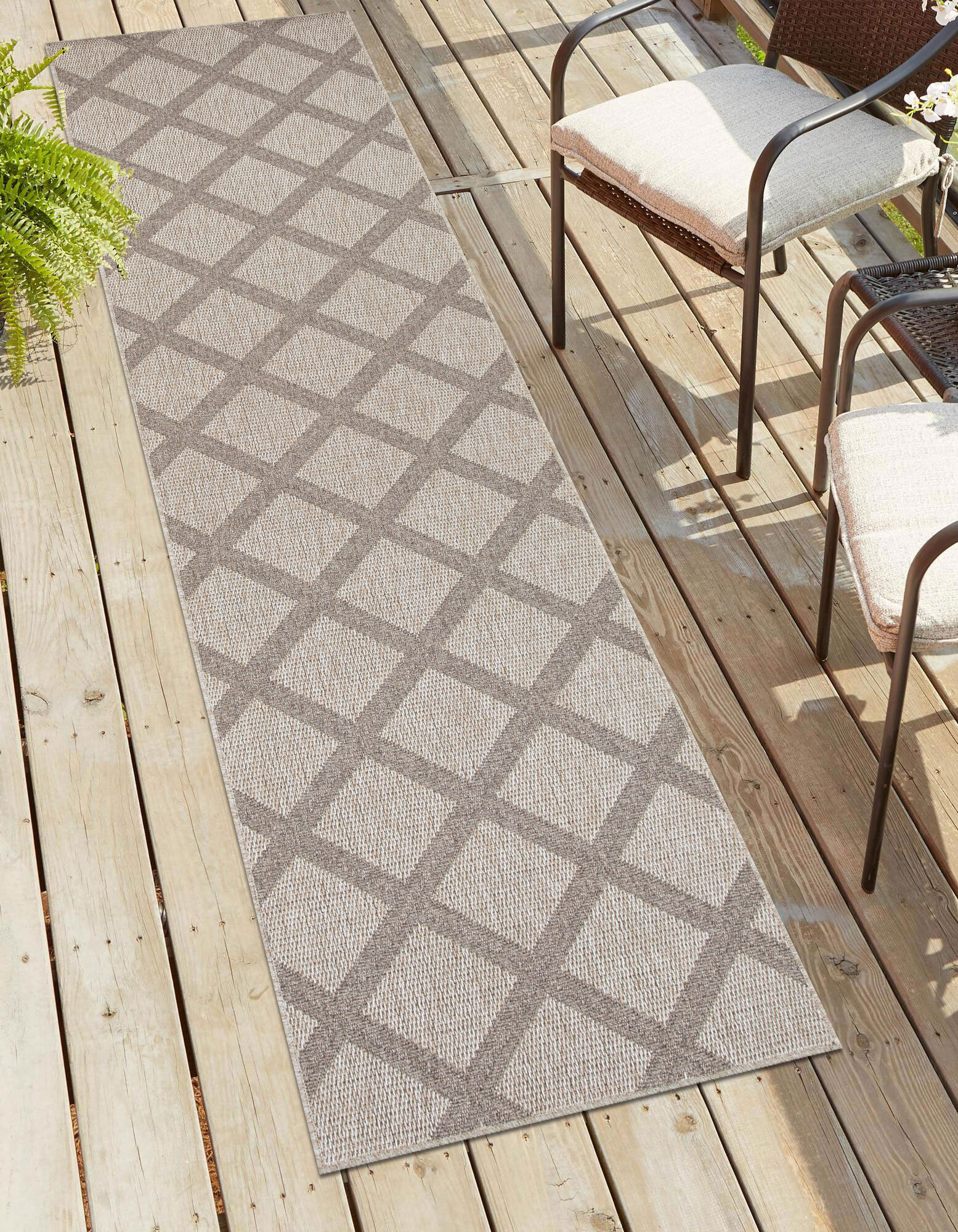 Mika Diamond Trellis Patio Rug