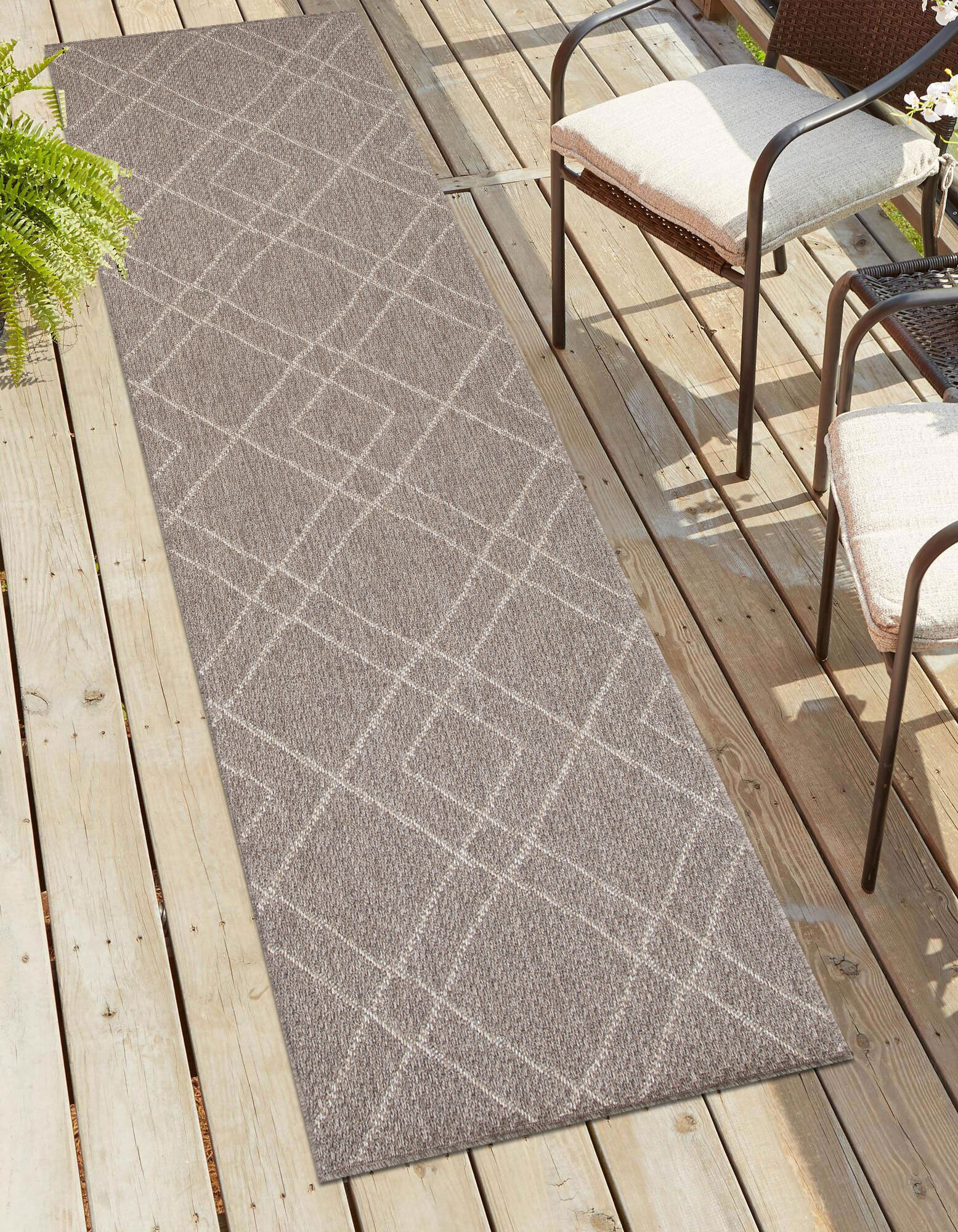 Mika Diamond Design Patio Rug